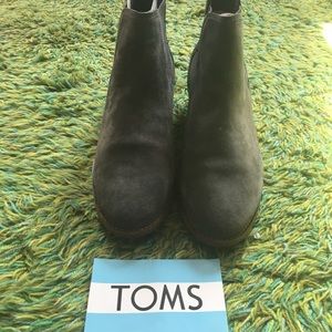 Toms grey sued Chelsea boot. Women’s size 12